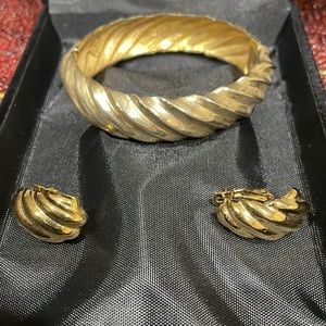 MIMI Di N Clamper Gold Bangle Earrings Set